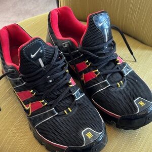 Nike Men's Black and Red Shox